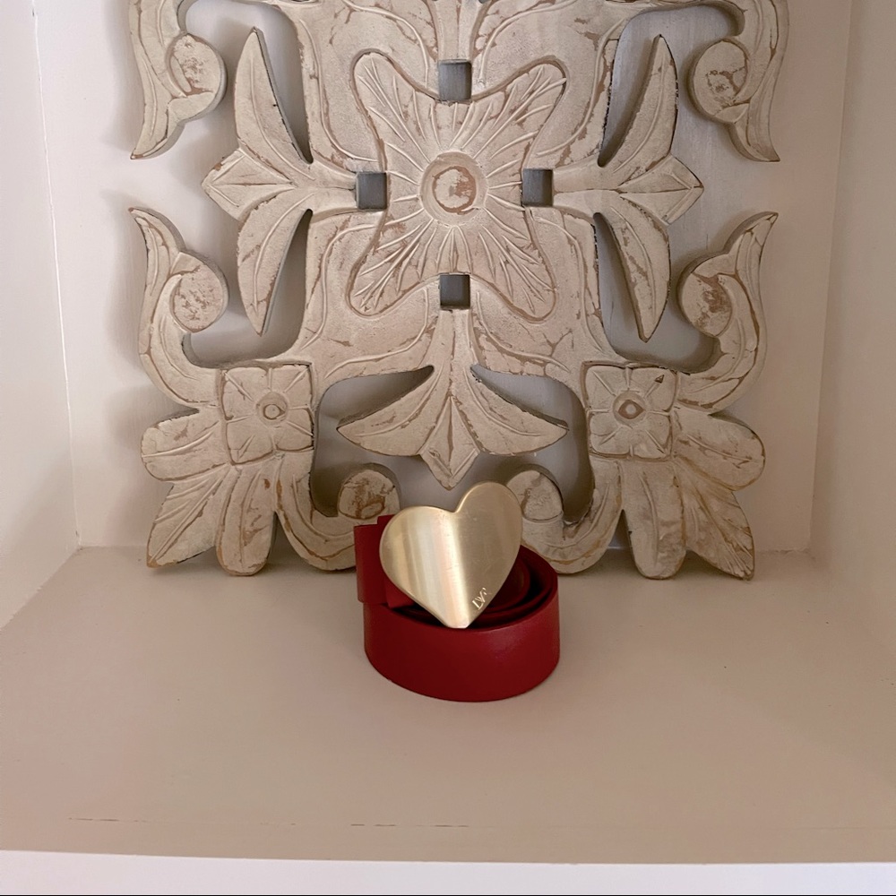 DIANE VON FURSTENBERG RED LEATHER HEART BELT